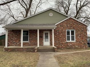 770 Franklin St, Carlyle, IL 62231