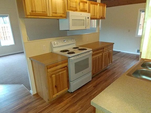 3rd image of 396 Camaloch Dr