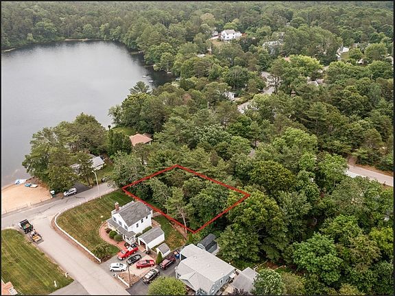 3rd image of 15 S Wind Dr