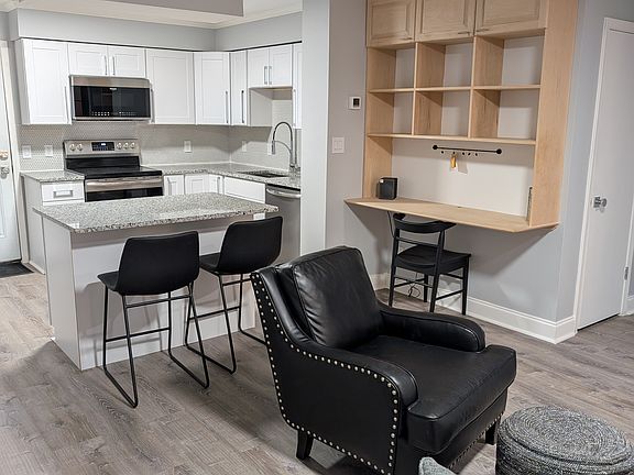2nd image of 5001 Grande Dr APT 212
