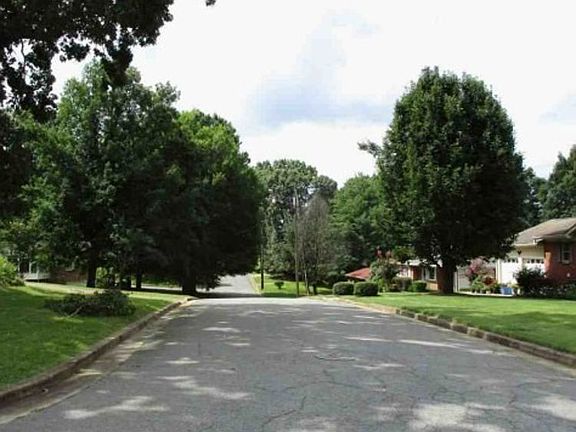 Exterior Neighborhood (street photo)
