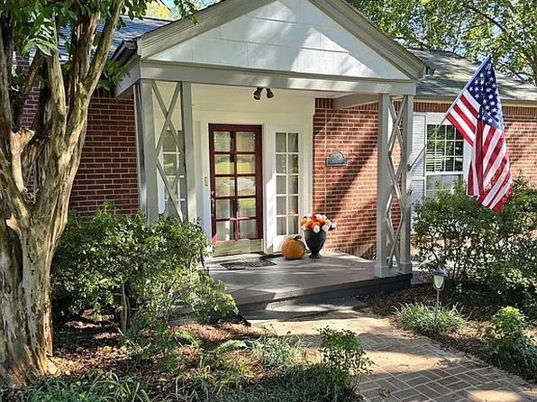 809 S Brady Ave, Newton, NC 28658