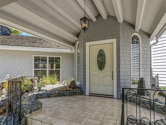 3rd image of 5005 Blackhawk Dr