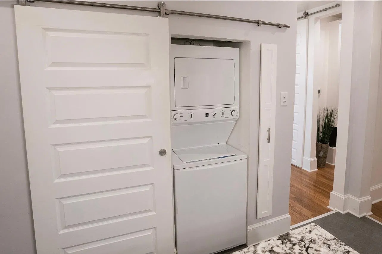 1131 W End Blvd — Photo 3
