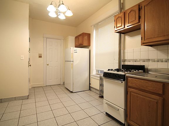2nd image of 24-27 Steinway St #8