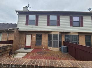 38872 Country Cir #90, Farmington, MI