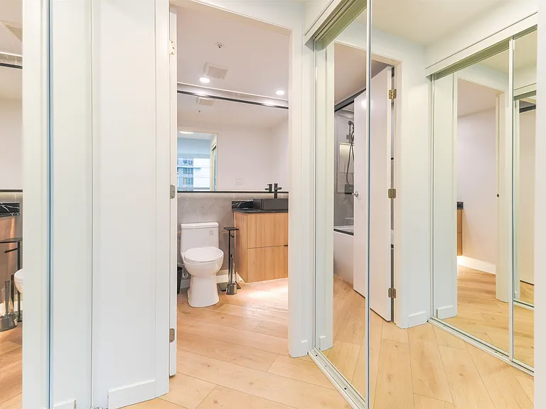 1050 Burrard St — Photo 13