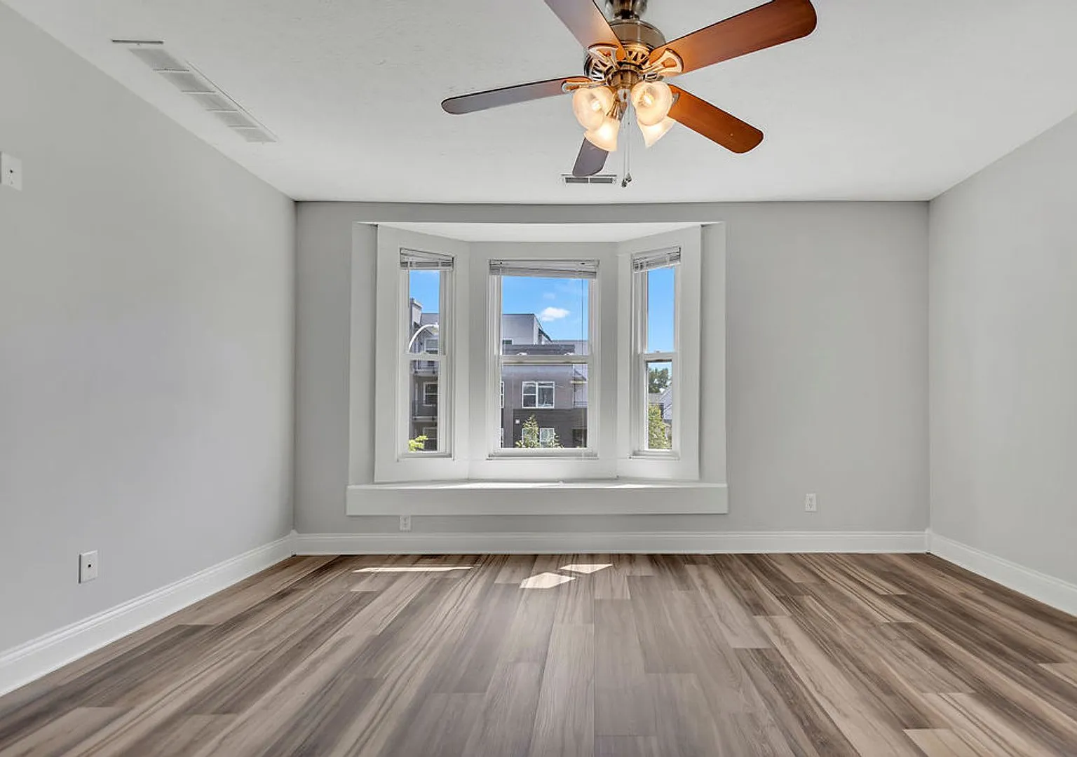 639 N. College Ave — Photo 4