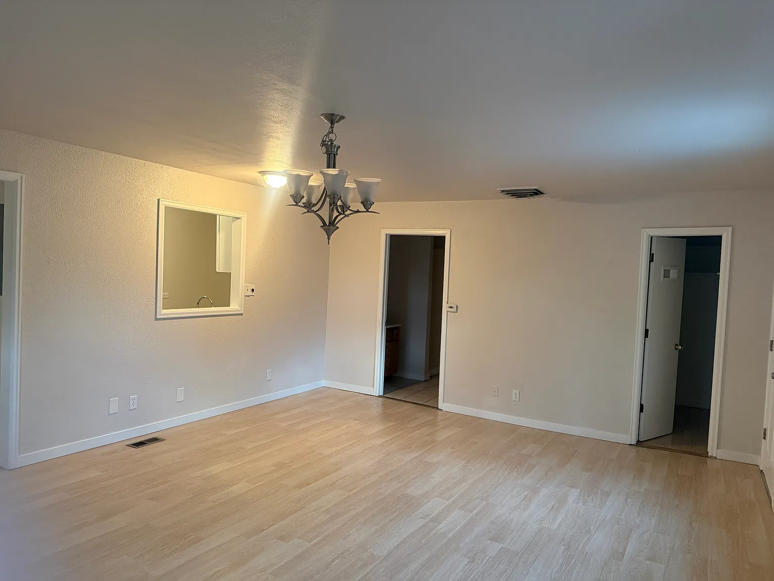 3 bed, 1400 sqft, $2,695 — Photo 4