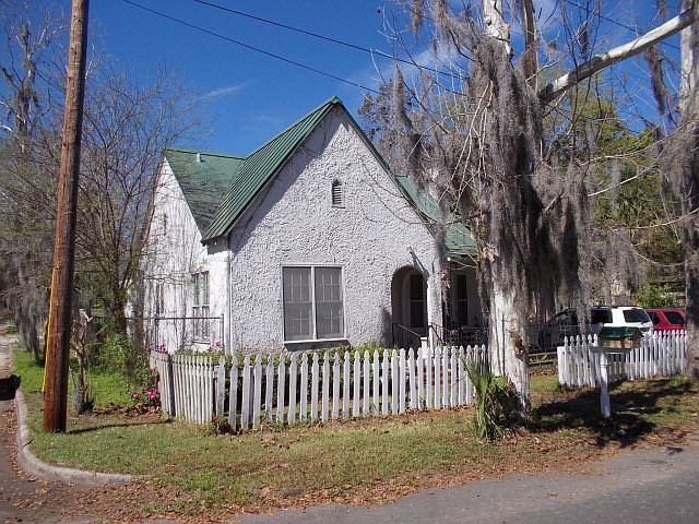 2nd image of 1001 Carpenter St