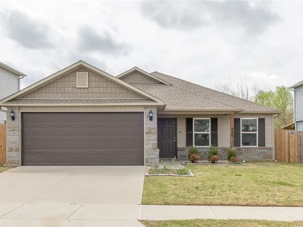 899 E Sparrow Cir, Fayetteville, AR 72701