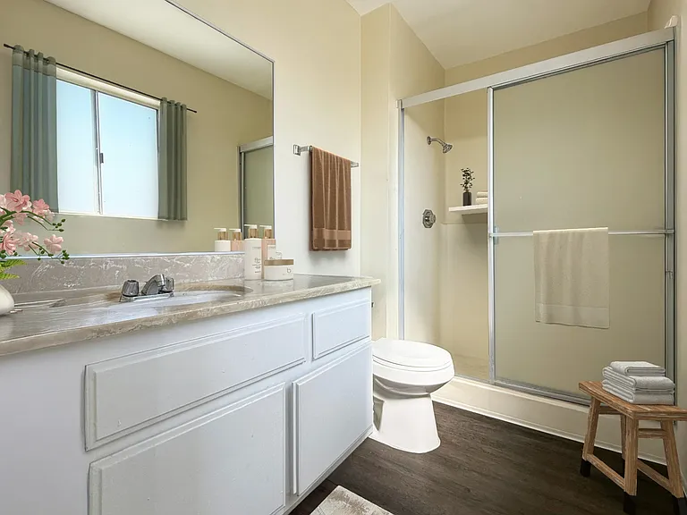 Villa Tarzana Apartment Homes — Photo 8