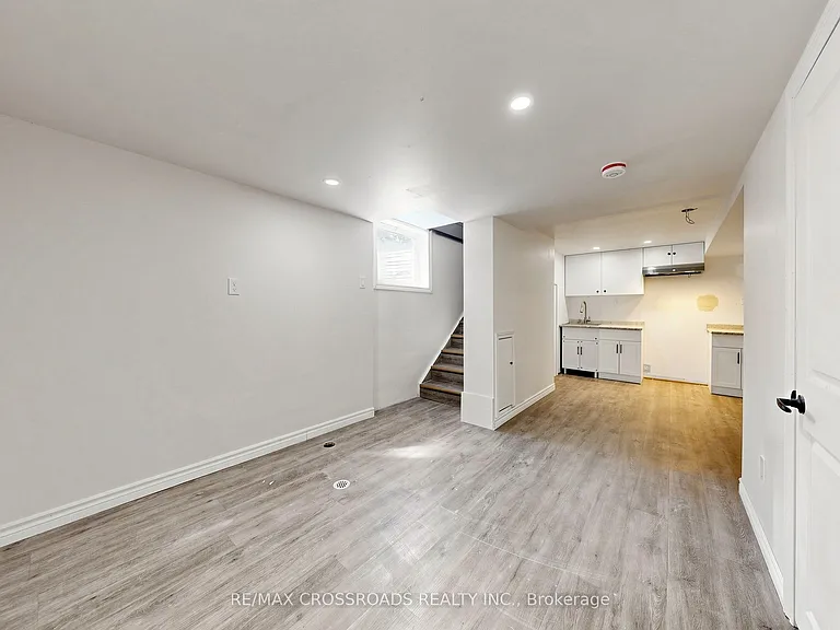 1496 Simcoe St N — Photo 40