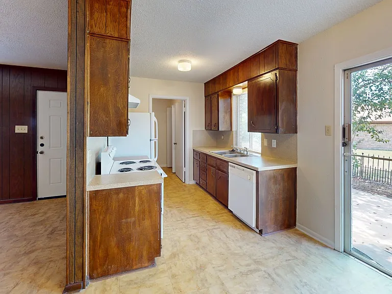 402 Skyline Ave — Photo 10
