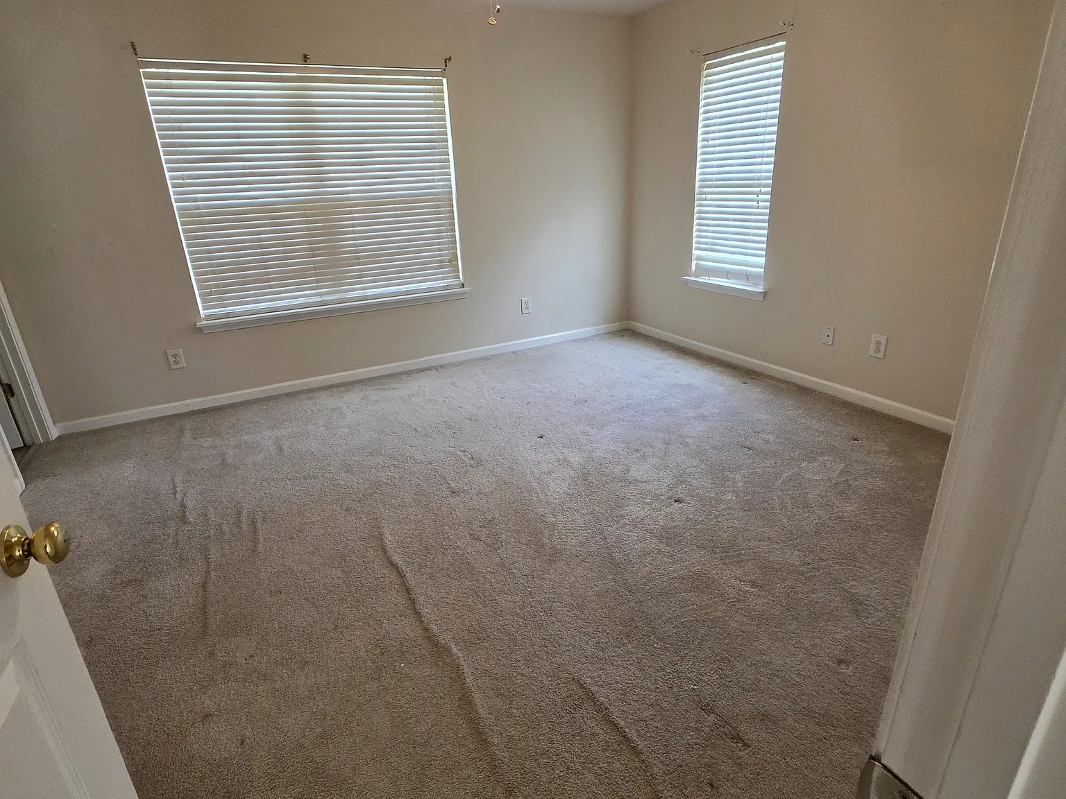 2 bed, 2.5 bath, 1569 sqft, $1,900 — Photo 3