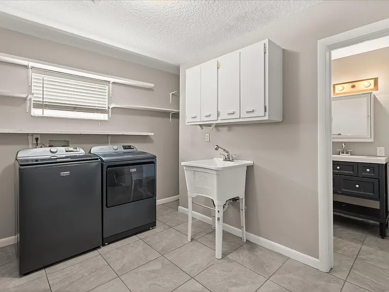 742 N Westmoreland Dr — Photo 21