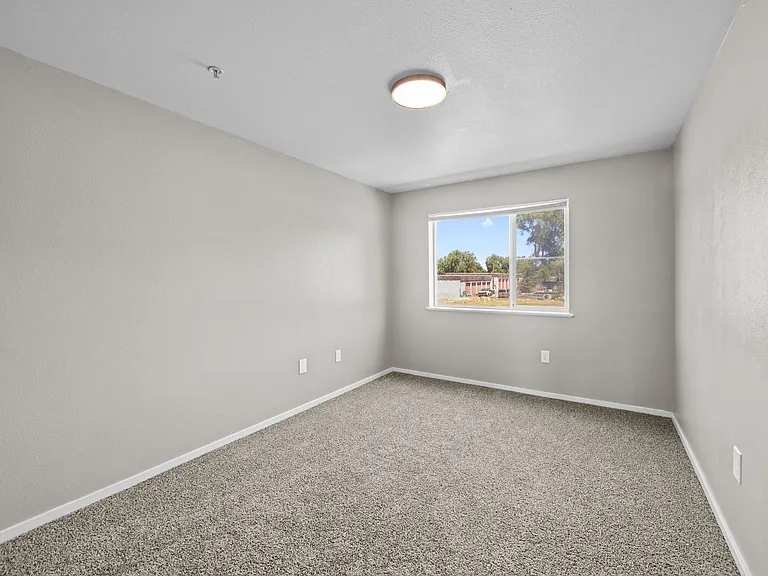 Gateway Crossing Apartments — Photo 21