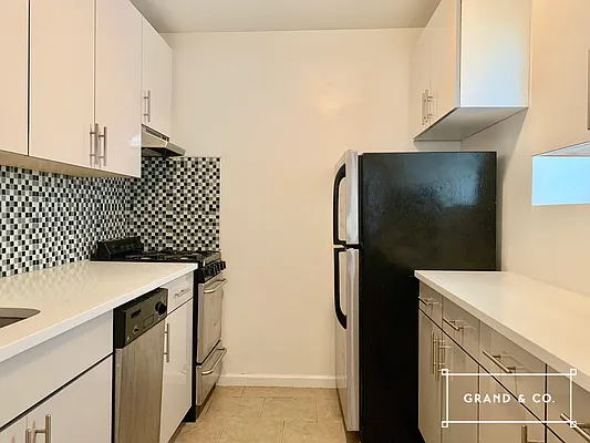 Rented by Grand & Co. | media 10