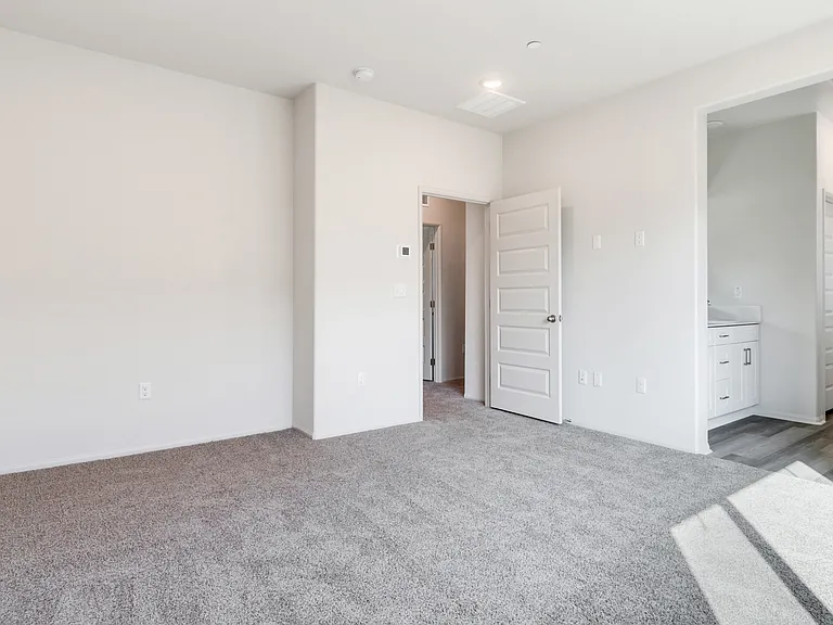 2054 Bergamot St — Photo 15