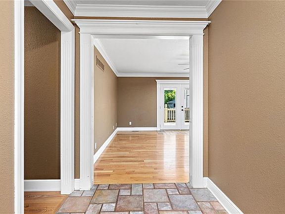 4th image of 202 N 13th St