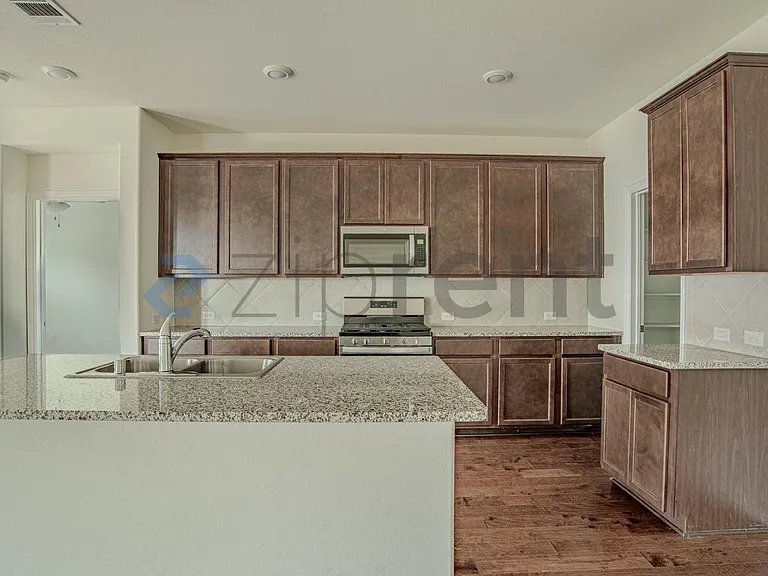3412 Riverlawn Dr — Photo 8