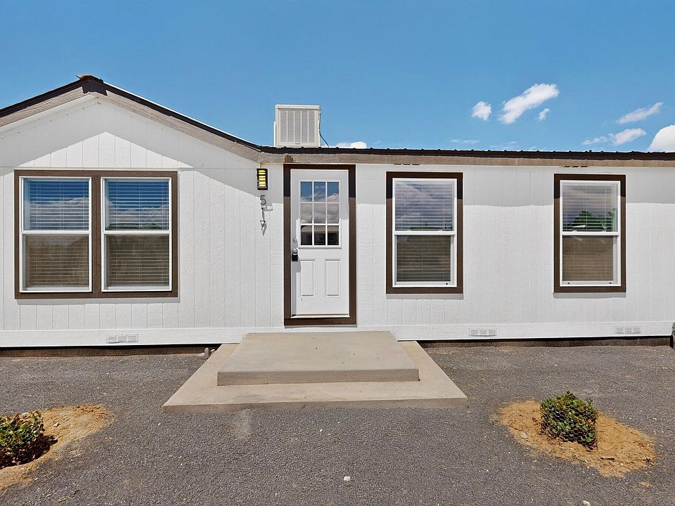 1st image of 517 1st St NE