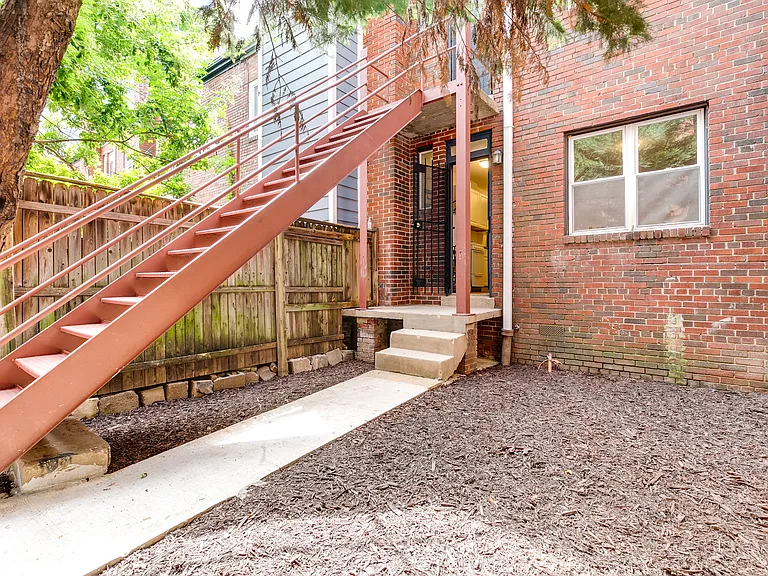 81 Q St SW #2 — Photo 14