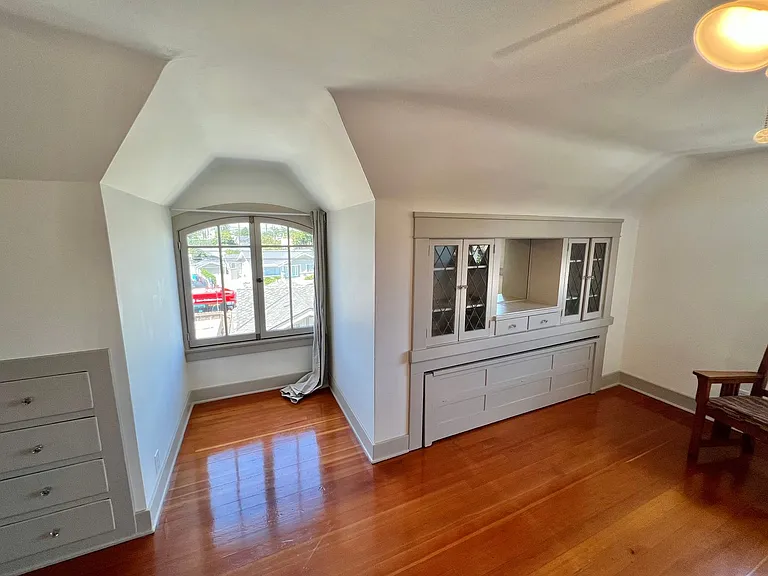 Historic Bluff Park 1BD Retreat | Top Floor Vintage Gem — Photo 10