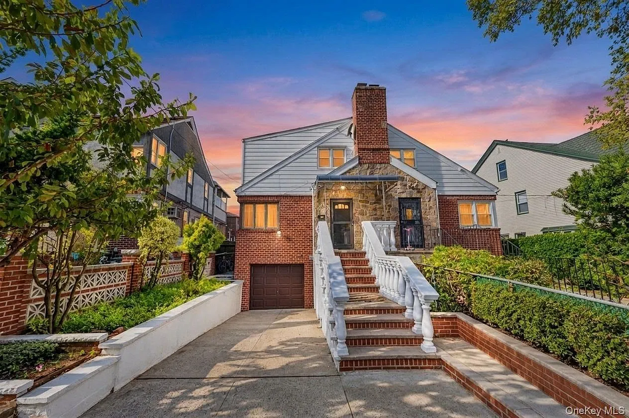3 bed, 1.0 bath, 2000 sqft, $3,000 — Photo 1