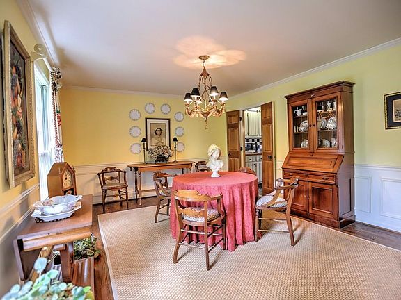 4th image of 220 Shadowlake Ct SE