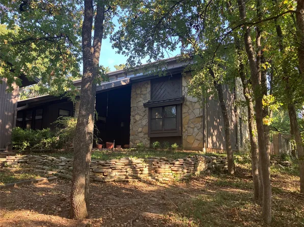 2800 Burlwood Dr, Dalworthington Gardens, TX 76016