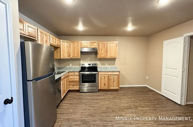 2413 N Avenue O — Photo 17