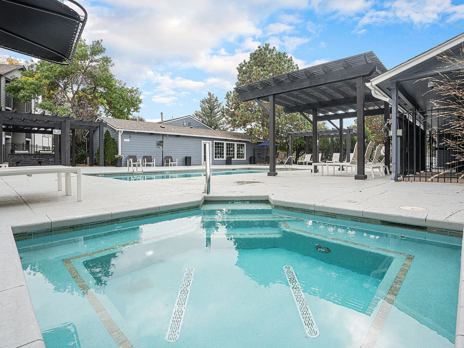Oakdale Springs Apartments — Photo 3