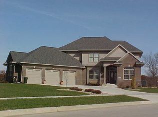 2726 Falcon Ln, Cedar Falls, IA 50613