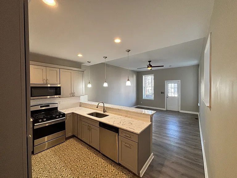 2253 Indiana Ave — Photo 8