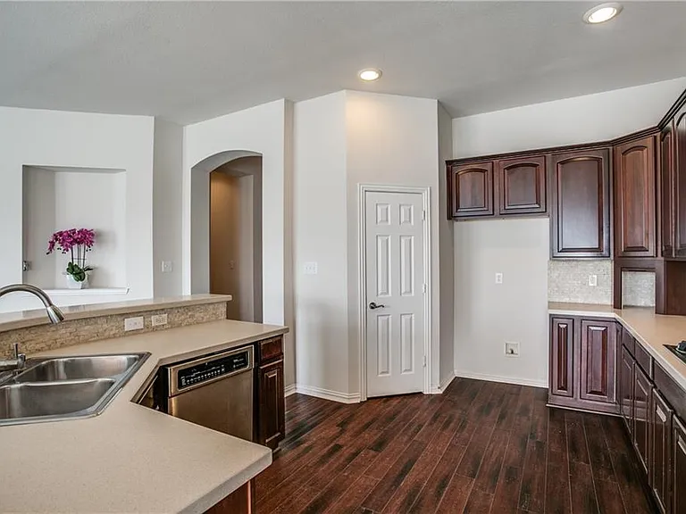 4193 Victory Dr — Photo 20