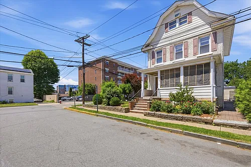 90 Dewitt Pl Photo 1
