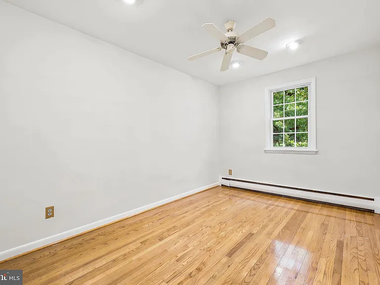 412 Yorkshire Rd — Photo 14