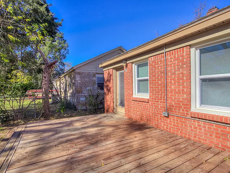 2740 Clermont Pl — Photo 33