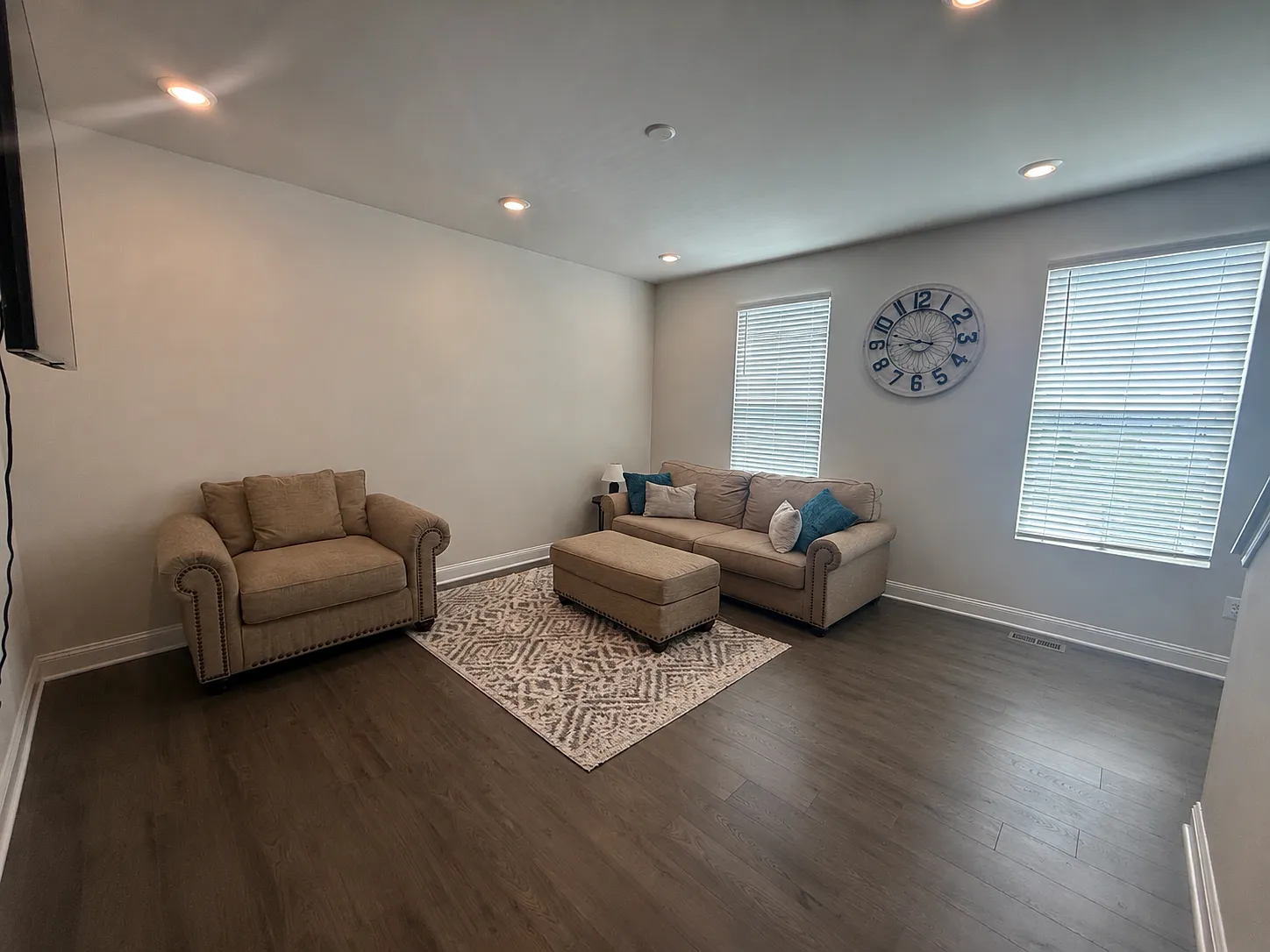 3 bed, 2.5 bath, 1837 sqft, $2,295 — Photo 2