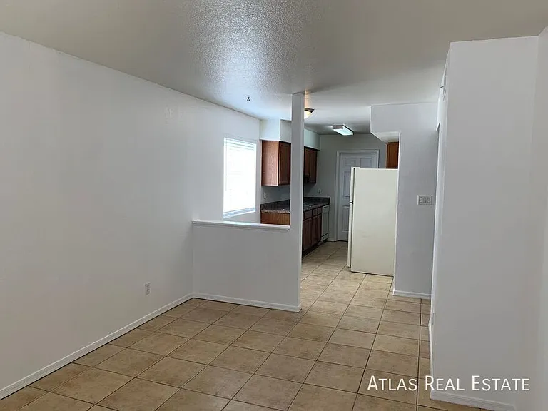 128 W Inglewood St #3 — Photo 8