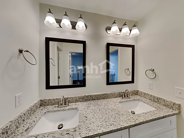 514 Crestmont Ln — Photo 13