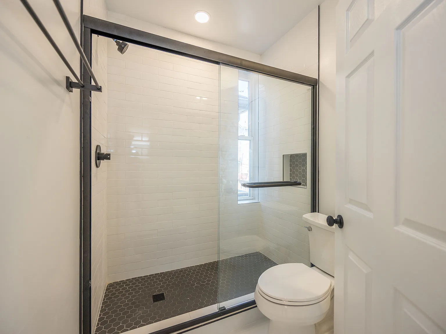 1 bed, $2,450 — Photo 4