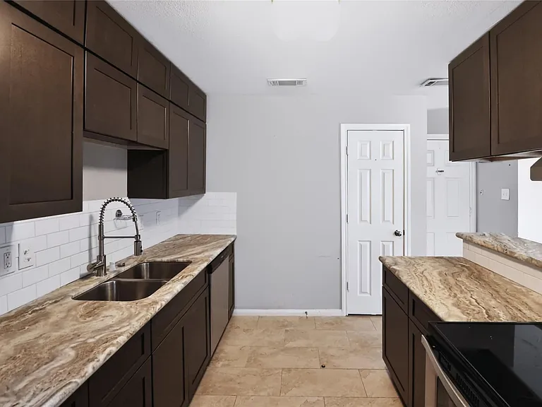 11930 Ashcroft Dr — Photo 20