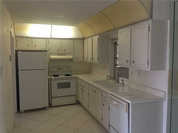 3rd image of 7505 NW 66th Ter