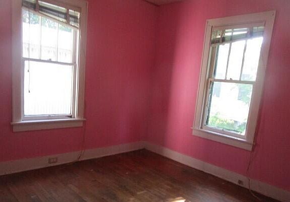 3rd image of 106 Grove St