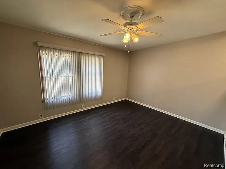 3086 Margaret St — Photo 11