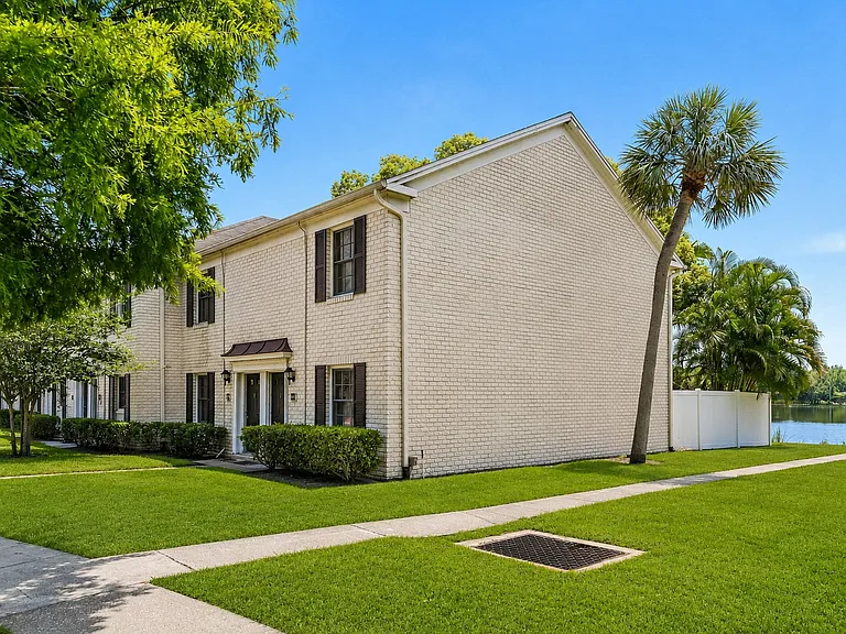 Park at Lake Magdalene Apartments and Townhomes — Photo 33