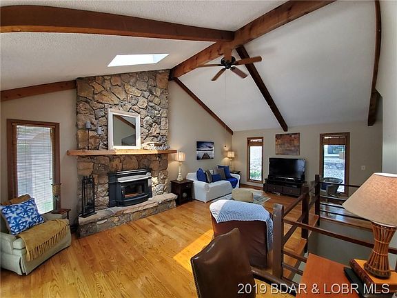 3rd image of 22 Oak Ledge Ct