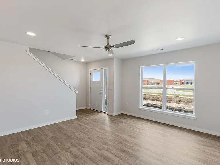 2229 Saint Andrews Dr — Photo 8